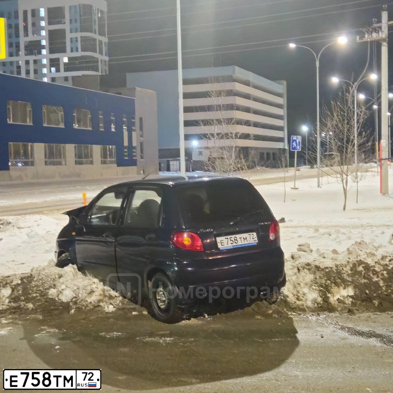 Фото автомобиля DAEWOO MATIZ, 2007 — госномер Е758ТМ72. Цвет: ЧЕРНО-СИНИЙ