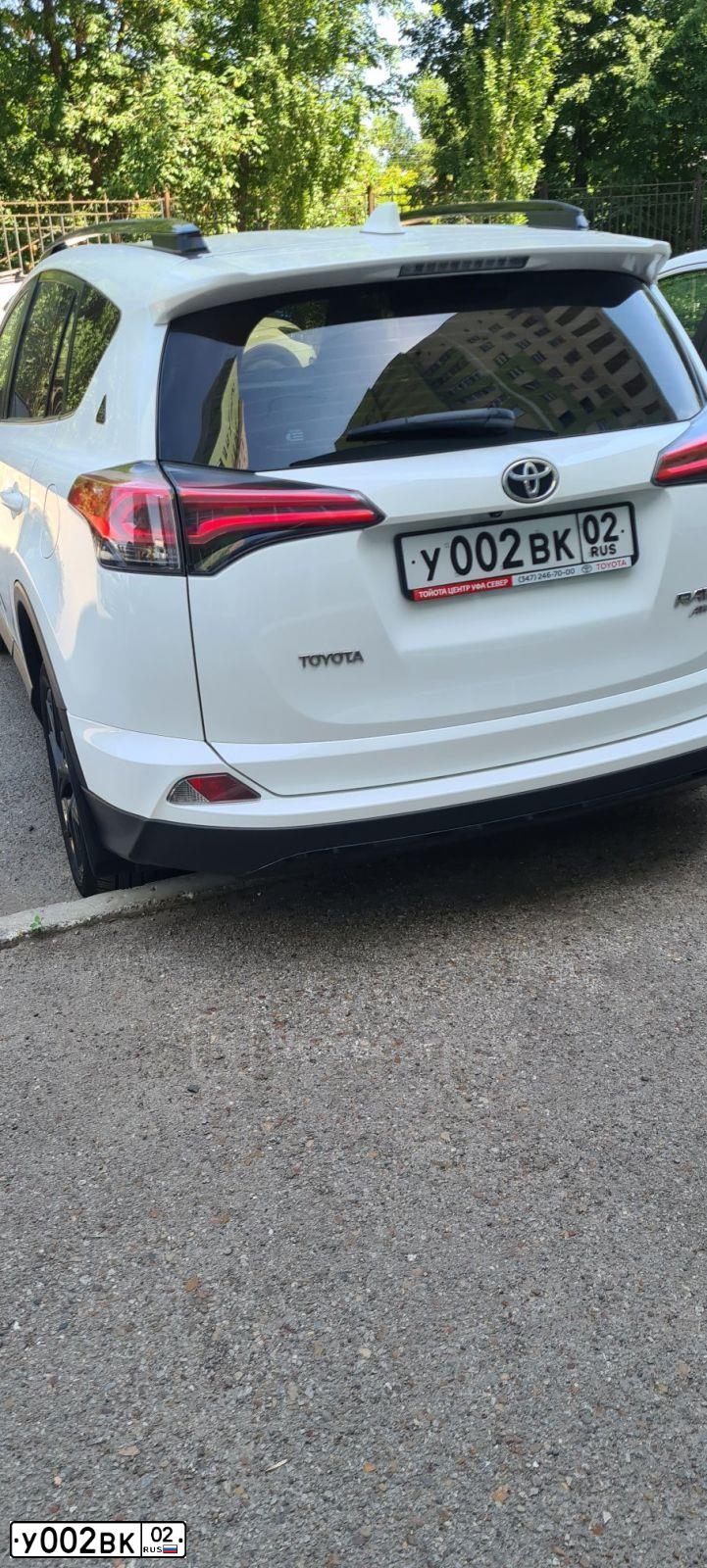 Фото автомобиля TOYOTA CAMRY, 2014 — госномер Р700ТМ102. Цвет: БЕЛЫЙ ПЕРЛАМУТР