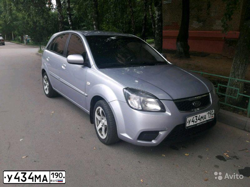Фото автомобиля KIA RIO, 2010 — госномер Х603КС102. Цвет: Серебристый