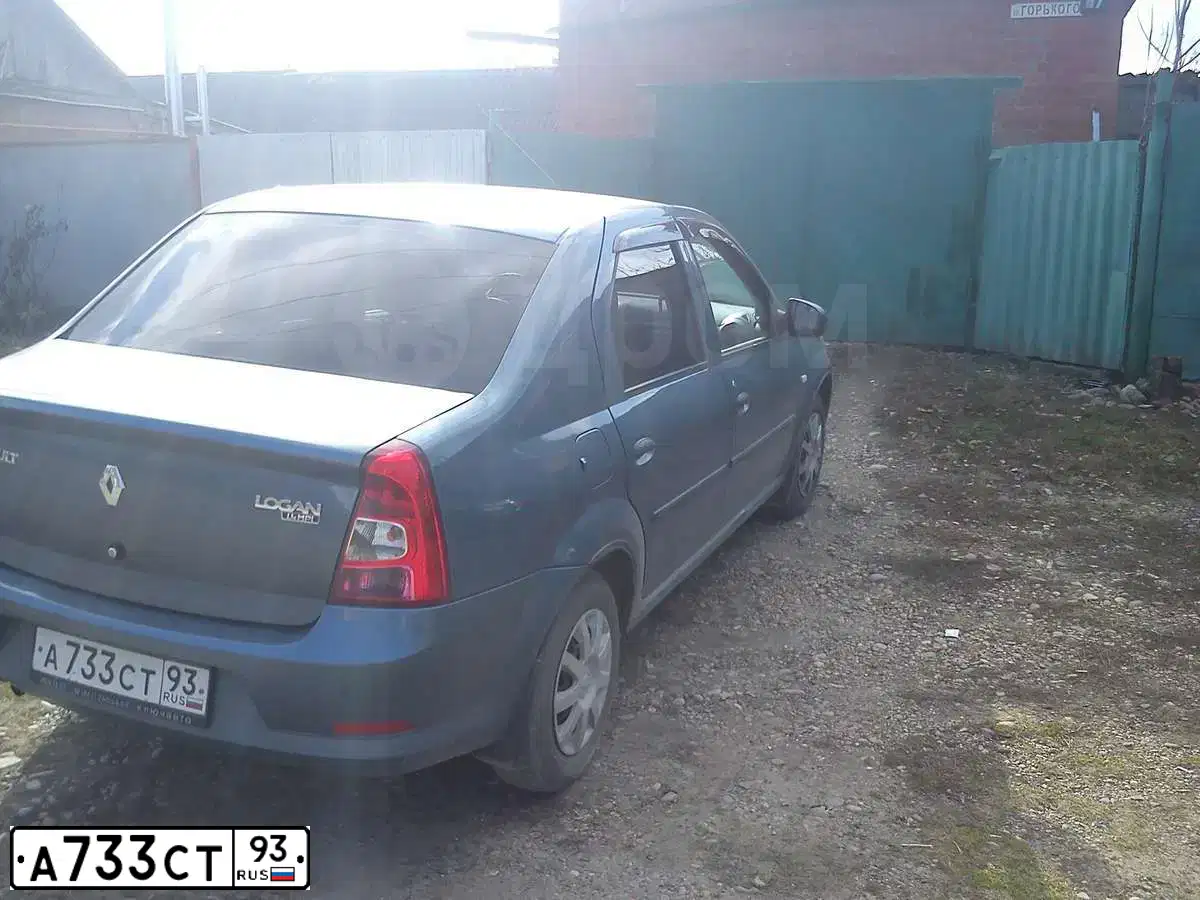 Фото автомобиля RENAULT LOGAN, 2010 — госномер М318ЕЕ126. Цвет: синий
