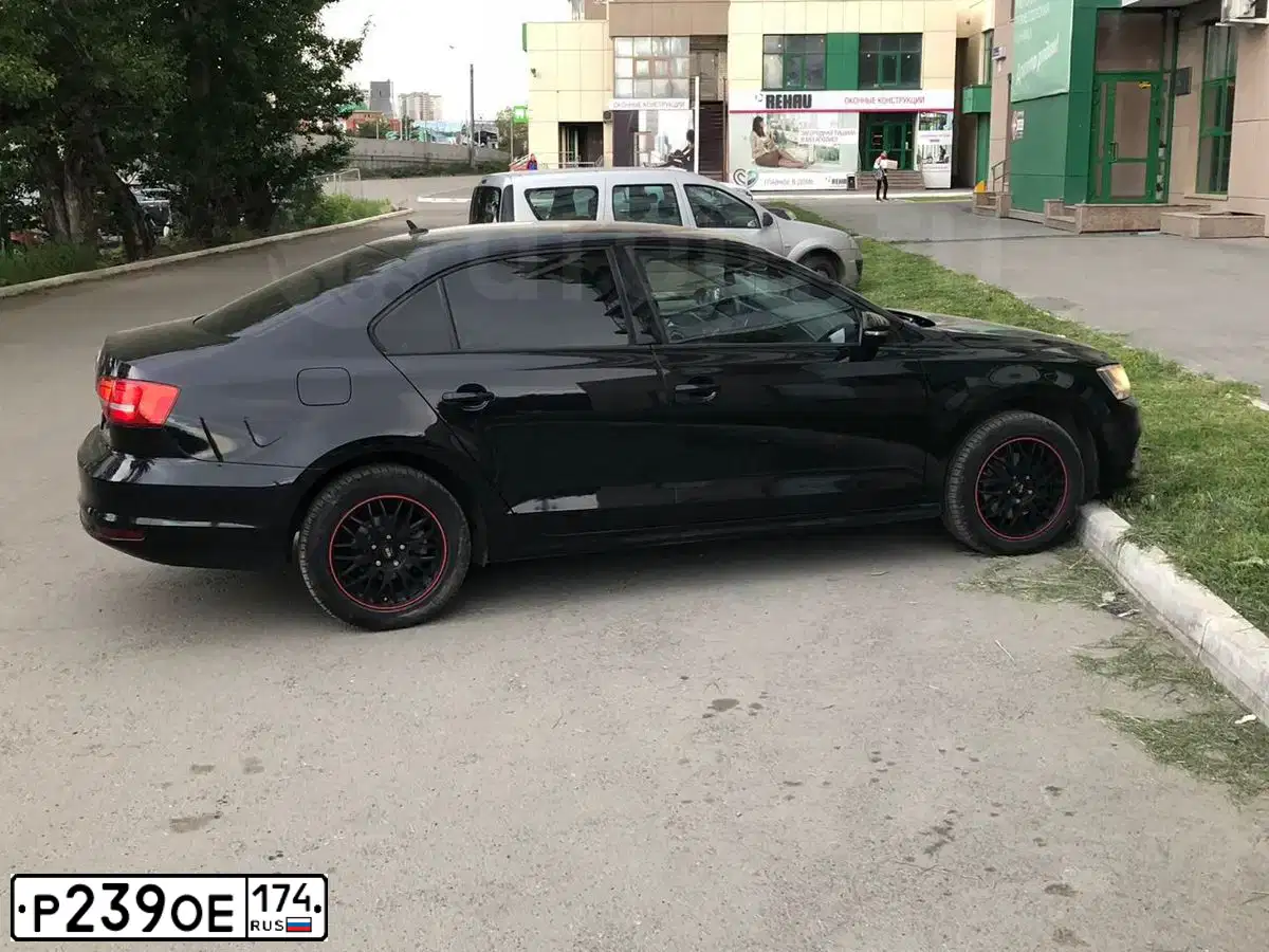 Фото автомобиля VOLKSWAGEN POLO, 2011 — госномер Р889ТО174. Цвет: синий
