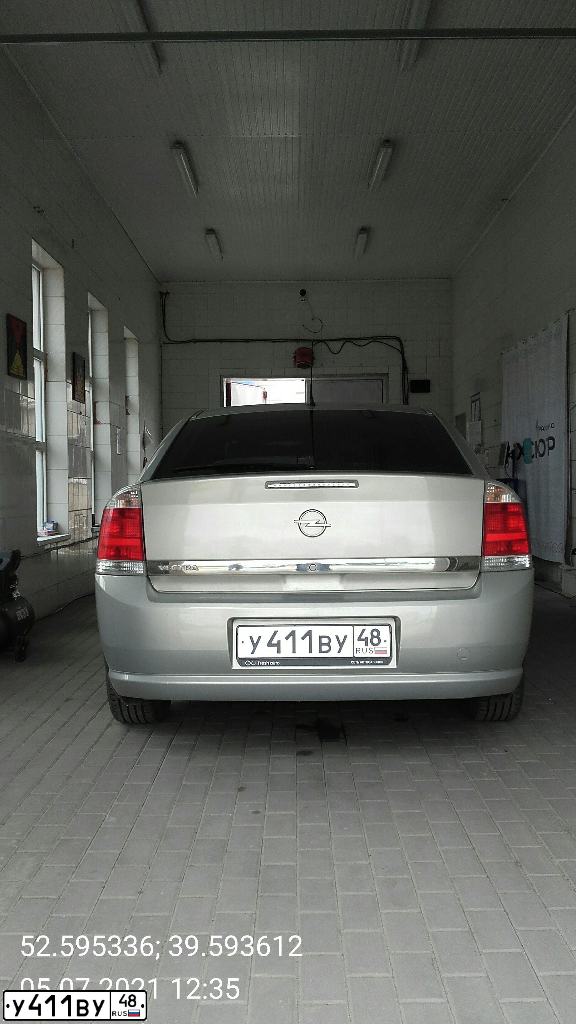 Фото автомобиля OPEL VECTRA, 2008 — госномер К202АК48. Цвет: БЕЖЕВО-СЕРЫЙ
