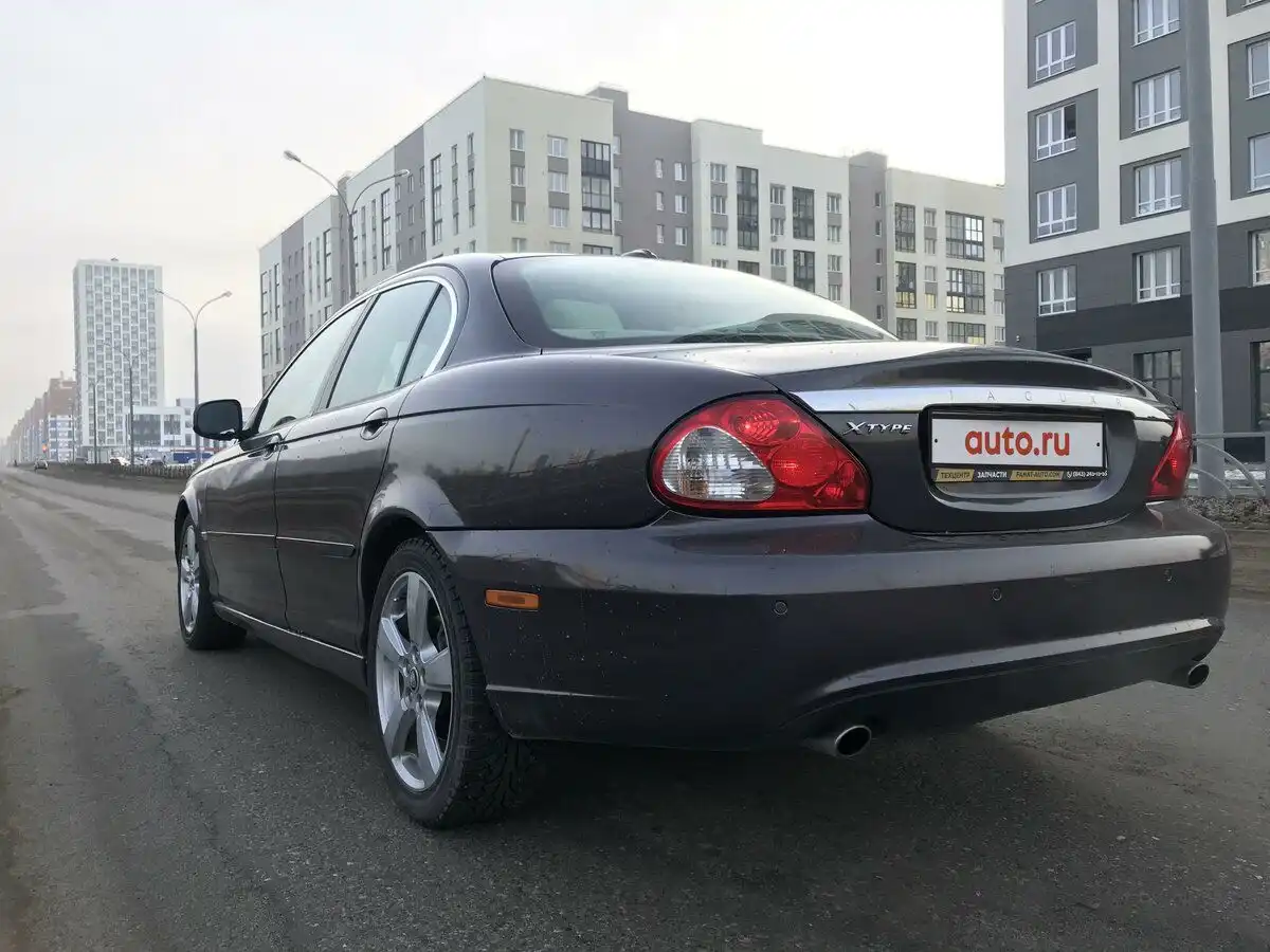 Фото автомобиля JAGUAR X-TYPE, 2008 — госномер М385ОА196. Цвет: СЕРЫЙ