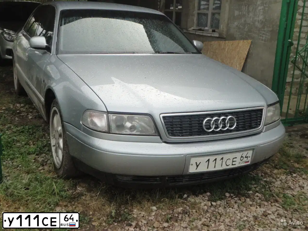 Фото автомобиля AUDI A8, 1997 — госномер У111СЕ64. Цвет: СЕРЕБРИСТЫЙ