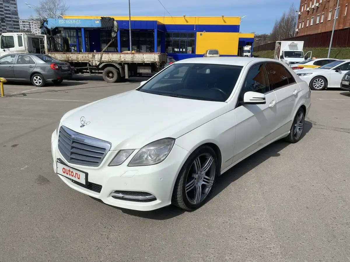 Фото автомобиля MERCEDES E-KLASSE, 2010 — госномер Х684УР763. Цвет: Белый