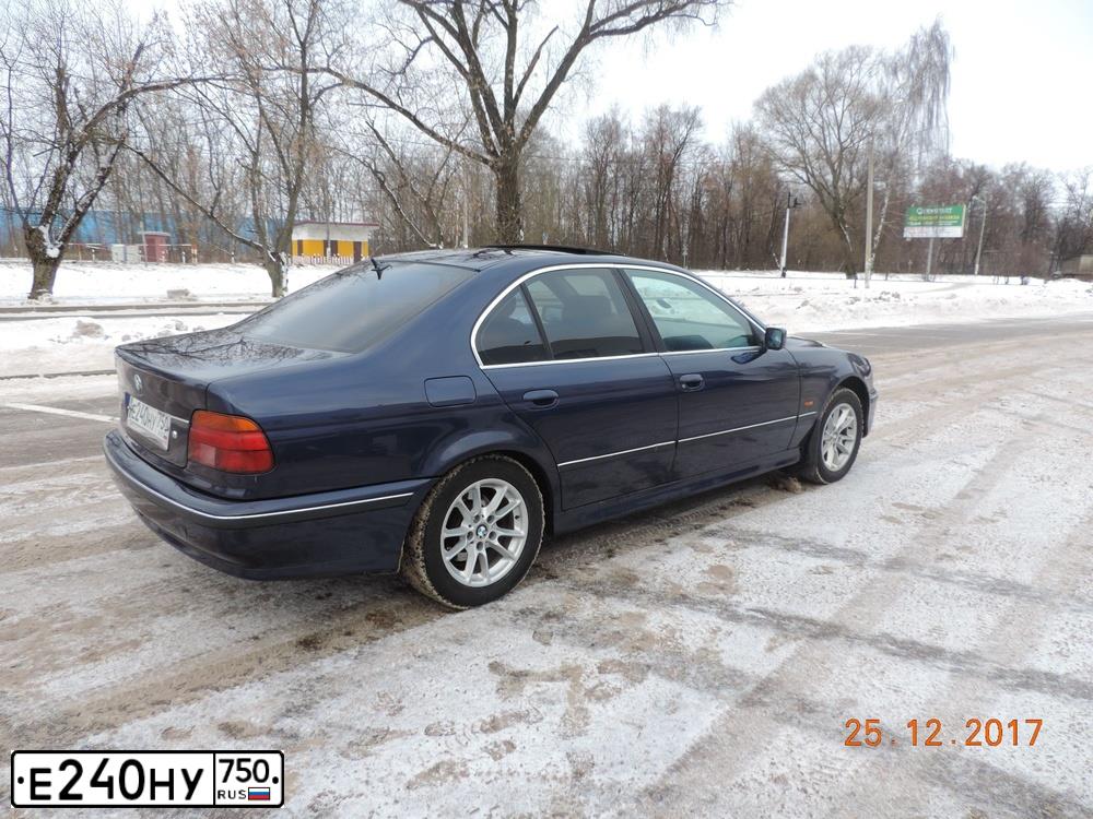 Фото автомобиля BMW SERIE 5, 1996 — госномер Е240НУ750. Цвет: СИНИЙ