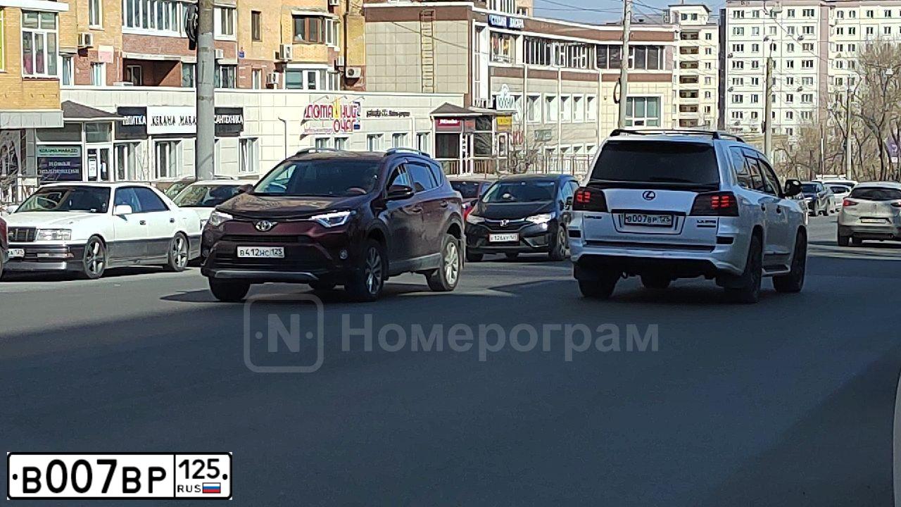 Фото автомобиля ЛЕКСУС ЛХ570, 2010 — госномер В007ВР125. Цвет: Белый