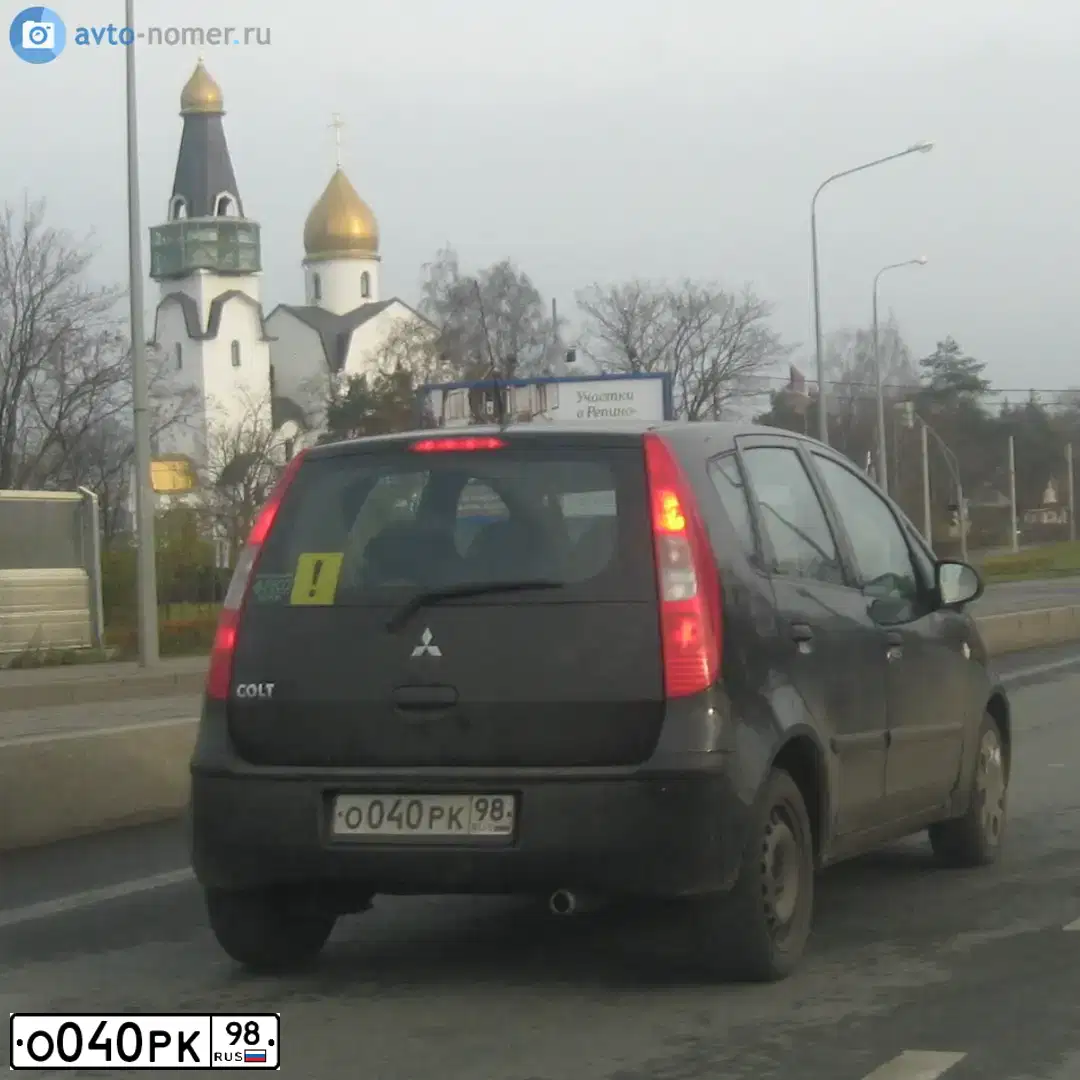 Фото автомобиля SKODA OCTAVIA, 2008 — госномер О040РК98. Цвет: СЕРЫЙ