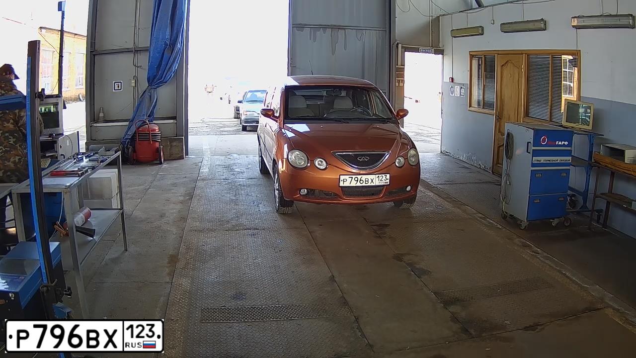 Фото автомобиля CHERY QQ6 /S21/, 2008 — госномер В480НО977. Цвет: Оранжевый
