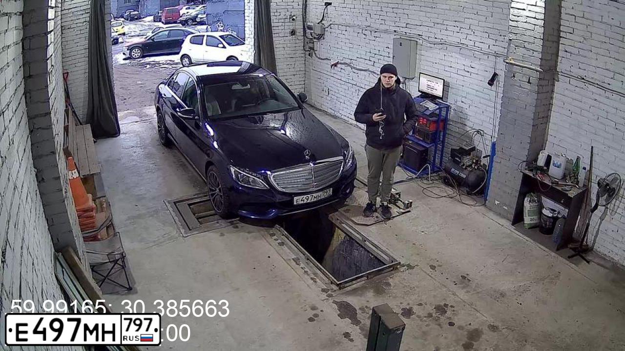 Фото автомобиля MERCEDES C-KLASSE, 2015 — госномер М700МС750. Цвет: синий