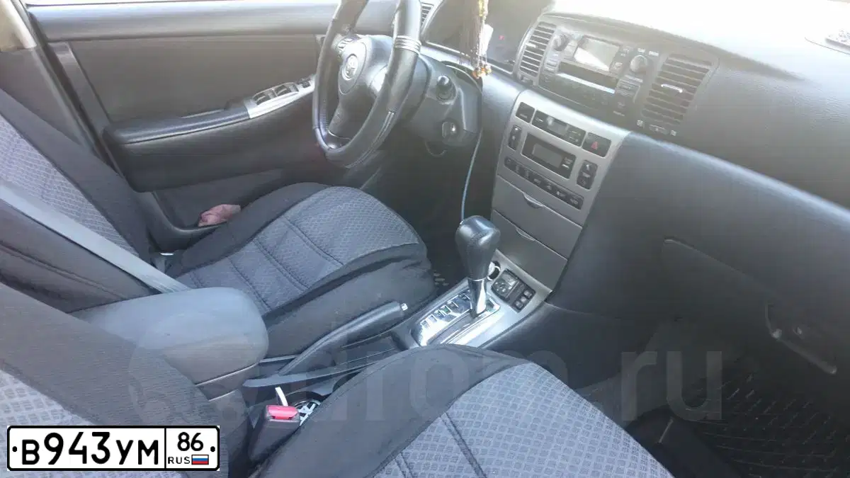 Фото автомобиля TOYOTA COROLLA, 2005 — госномер В097ТС186. Цвет: Серебристый