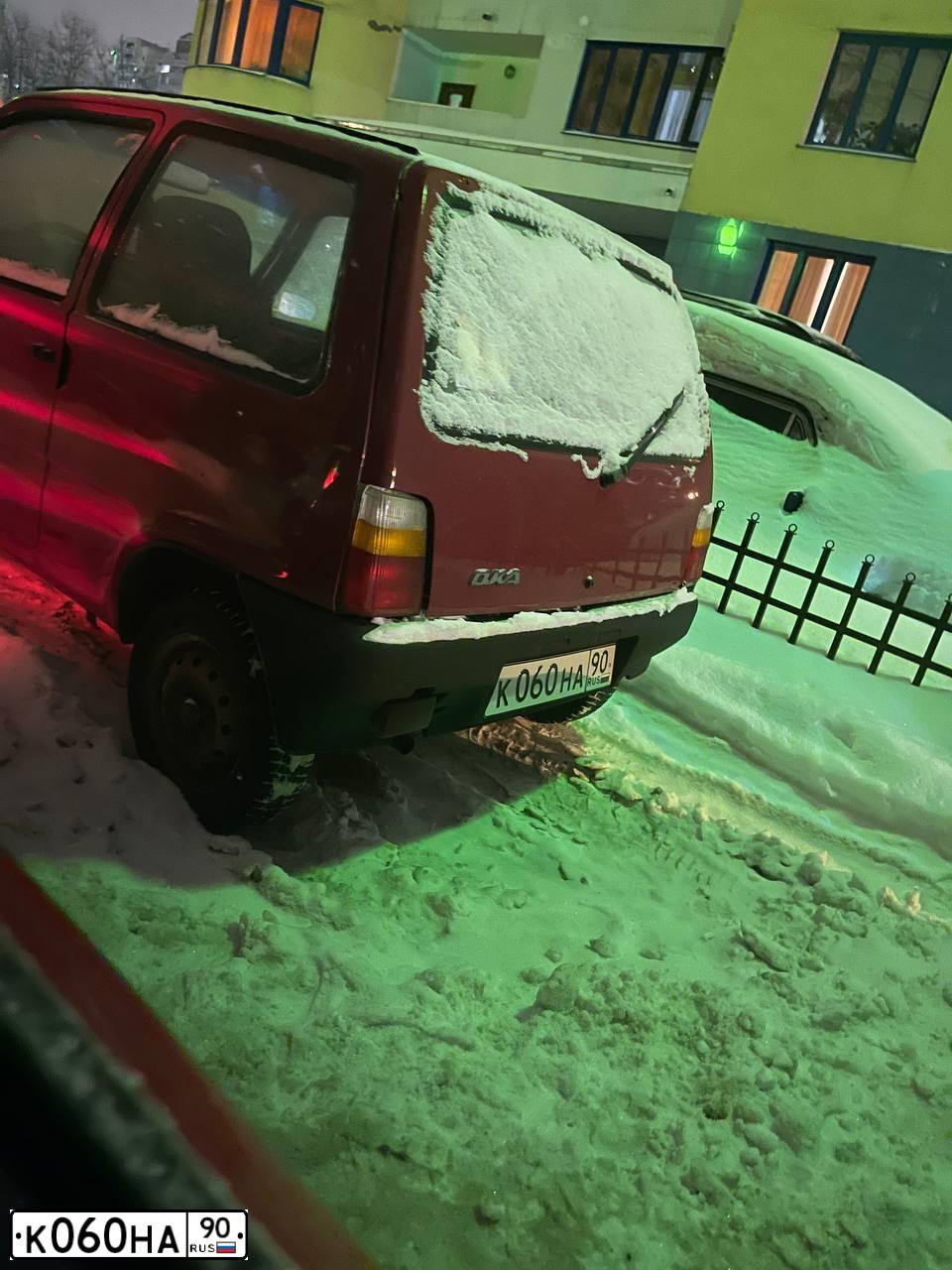 Фото автомобиля SEAZ OKA, 2003 — госномер К060НА90. Цвет: Красный