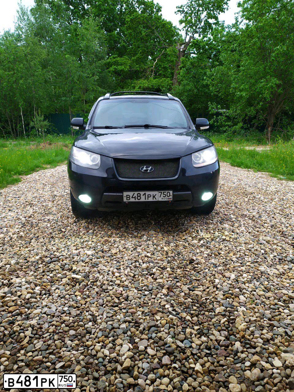 Фото автомобиля HYUNDAI SANTA FE, 2008 — госномер В481РК750. Цвет: ЧЕРНЫЙ