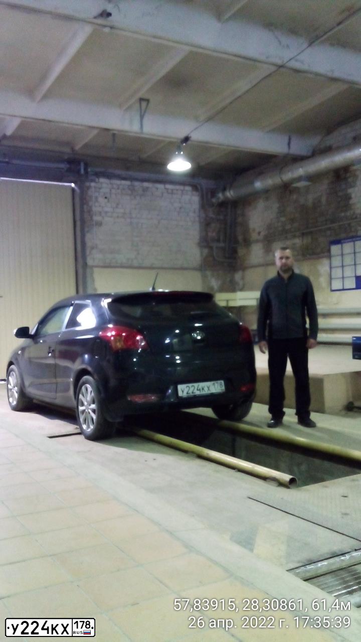 Фото автомобиля KIA CEE'D, 2010 — госномер Т964РУ60. Цвет: ЧЕРНЫЙ ПЕРЛАМУТР