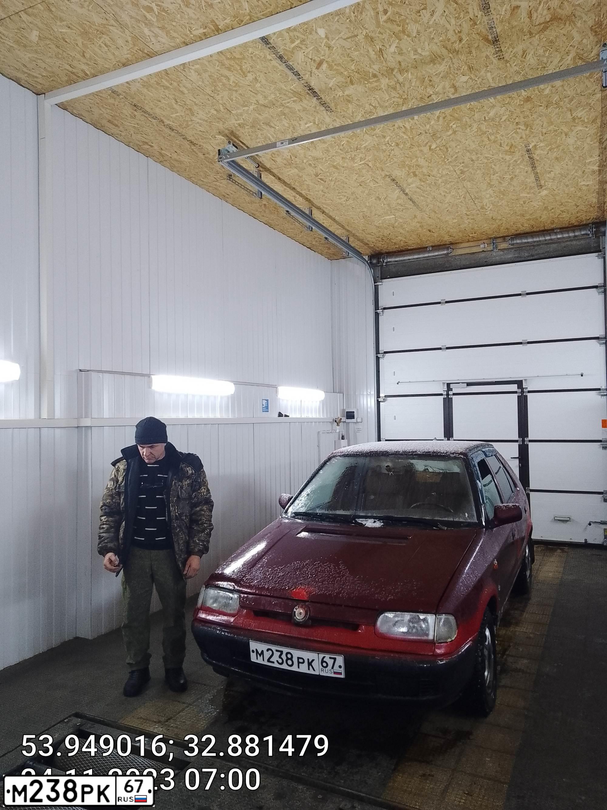 Фото автомобиля SKODA FELICIA, 1998 — госномер М238РК67. Цвет: ВИШНЕВЫЙ