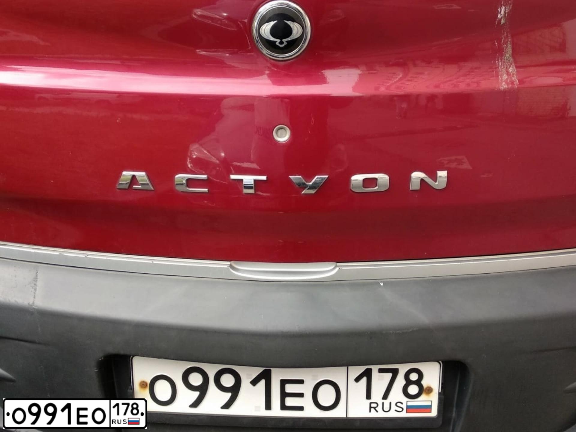 Фото автомобиля SSANGYONG ACTYON, 2008 — госномер О991ЕО178. Цвет: Красный