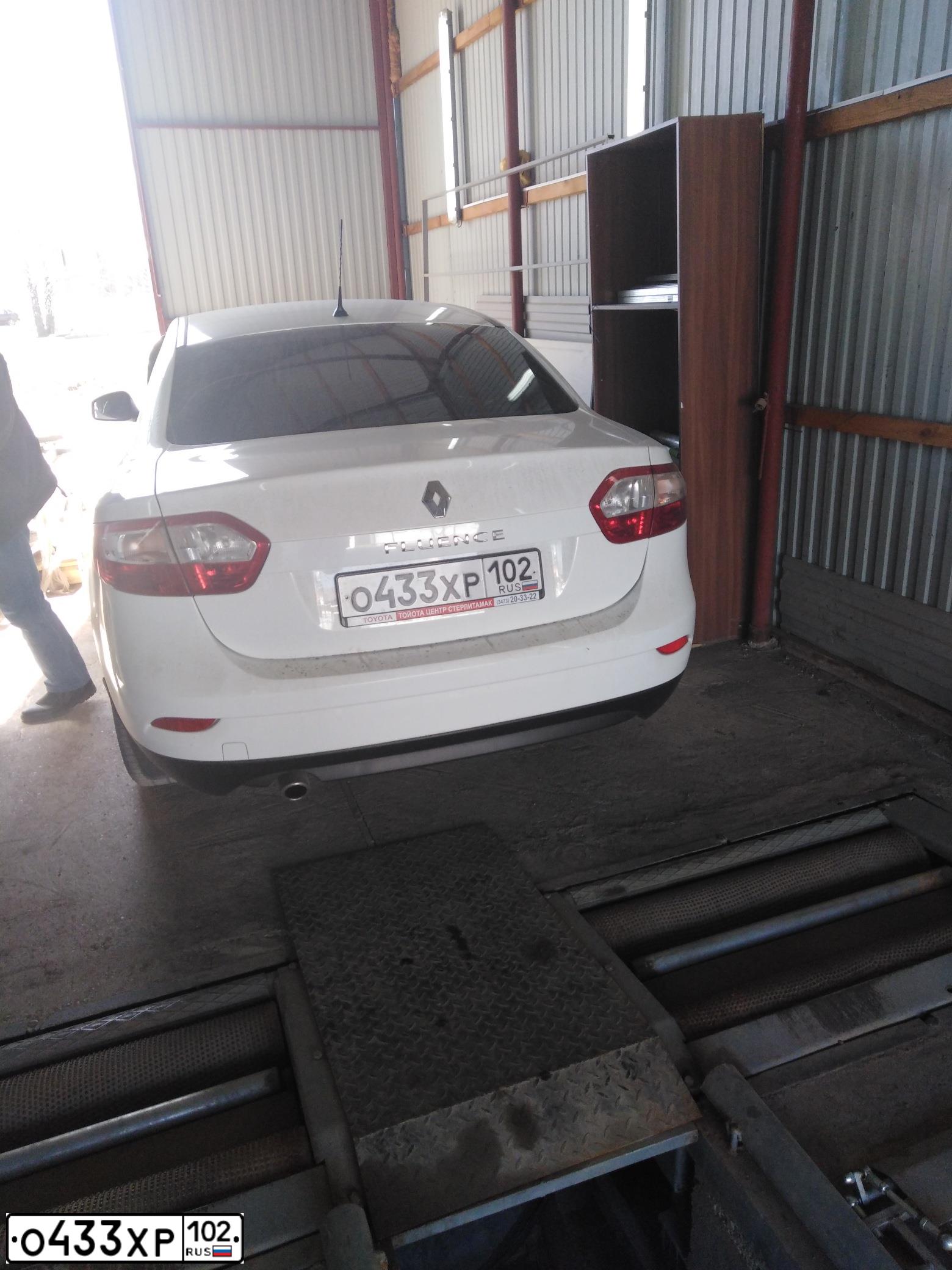 Фото автомобиля RENAULT FLUENCE, 2013 — госномер О433ХР102. Цвет: Белый
