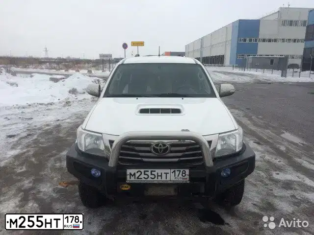 Фото автомобиля TOYOTA HILUX, 2012 — госномер У413МА198