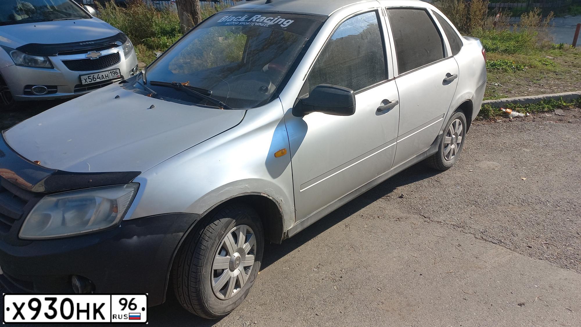 Фото автомобиля LADA 2190 GRANTA, 2013 — госномер Х930НК96. Цвет: СЕРЕБРИСТЫЙ
