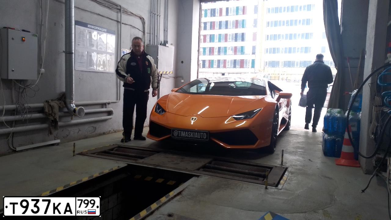 Фото автомобиля LAMBORGHINI HURACAN, 2018 — госномер М677КТ28. Цвет: Оранжевый