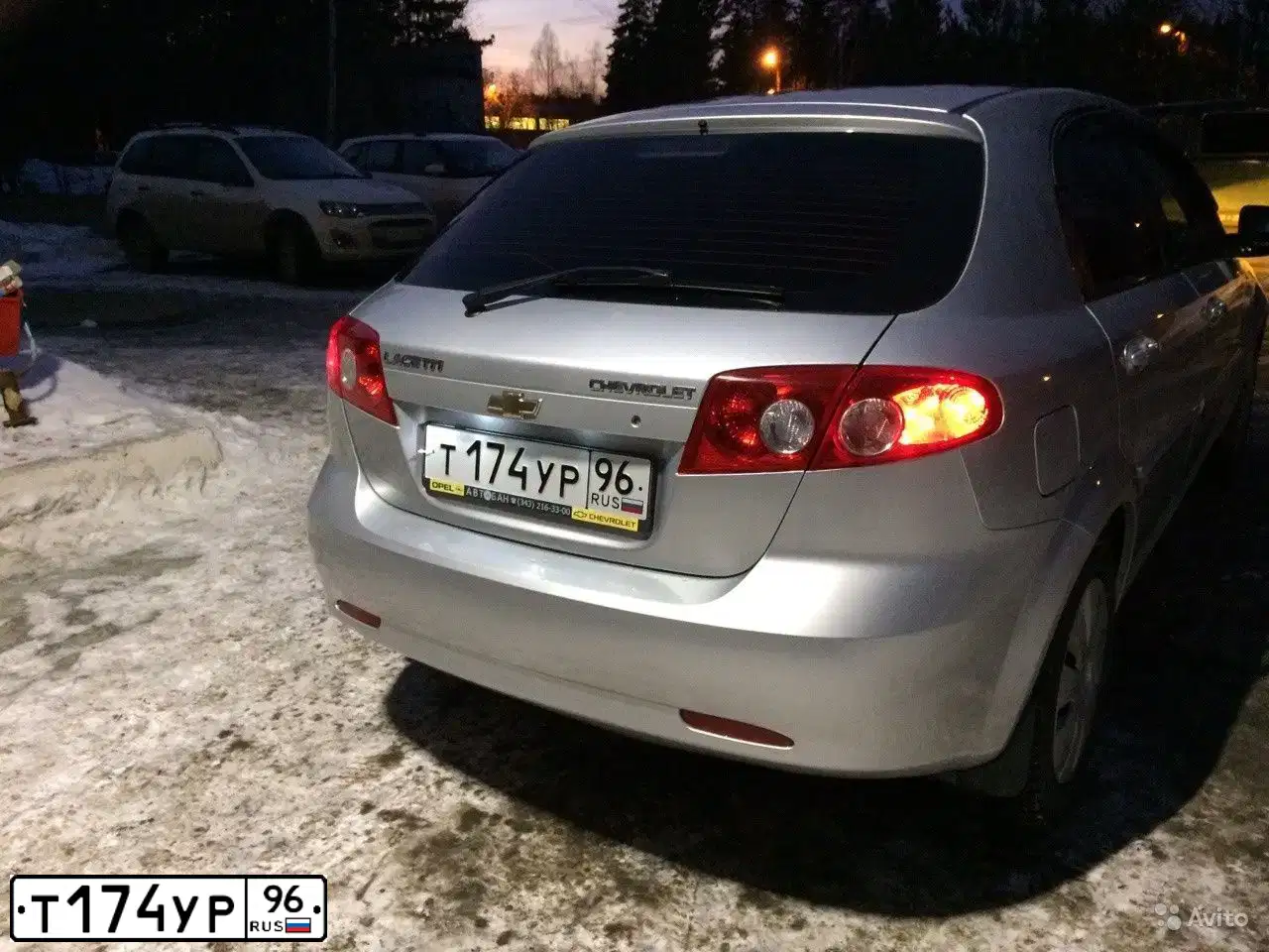 Фото автомобиля CHEVROLET LACETTI, 2011 — госномер Т174УР96. Цвет: СВЕТЛО-СЕРЫЙ