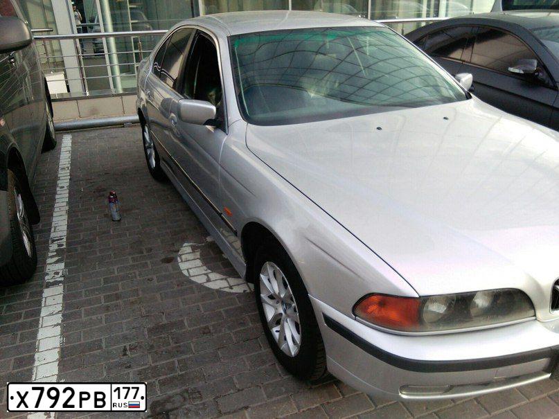 Фото автомобиля BMW SERIE 5, 1999 — госномер Т837АР799. Цвет: СЕРЫЙ