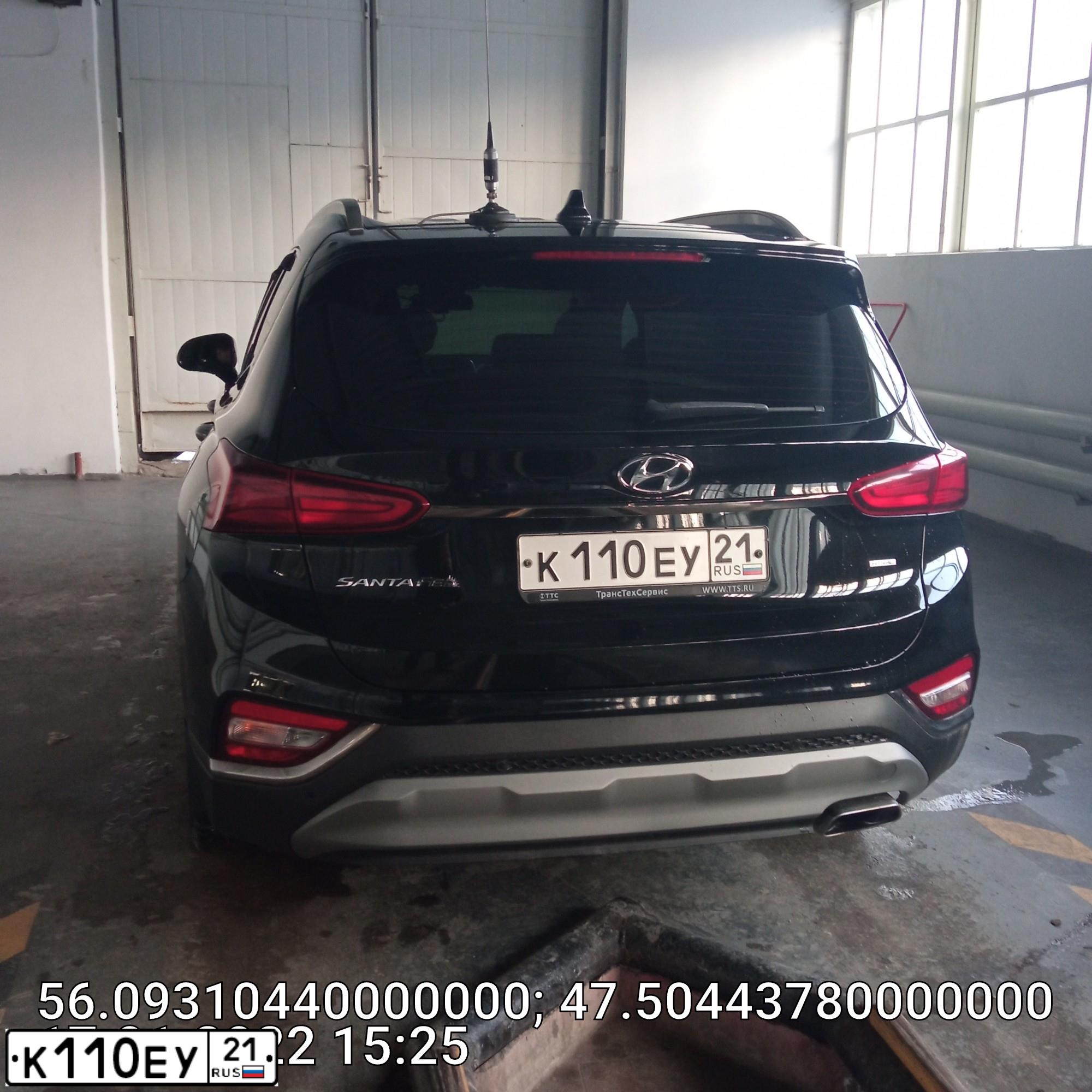 Фото автомобиля HYUNDAI SANTA FE, 2018 — госномер К110ЕУ21. Цвет: Черный