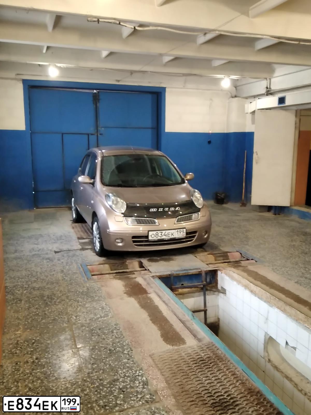 Фото автомобиля NISSAN MICRA, 2008 — госномер Р151ВЕ196. Цвет: Коричневый