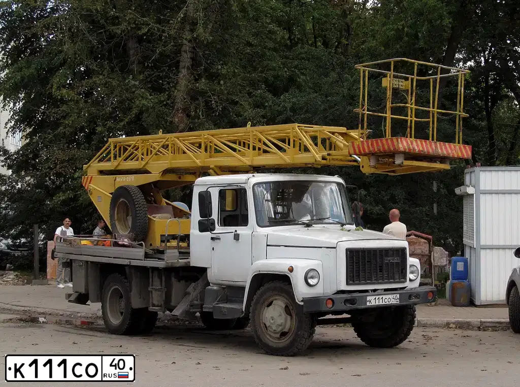 Фото автомобиля GAZ 3307, 2007 — госномер К111СО40. Цвет: Белый