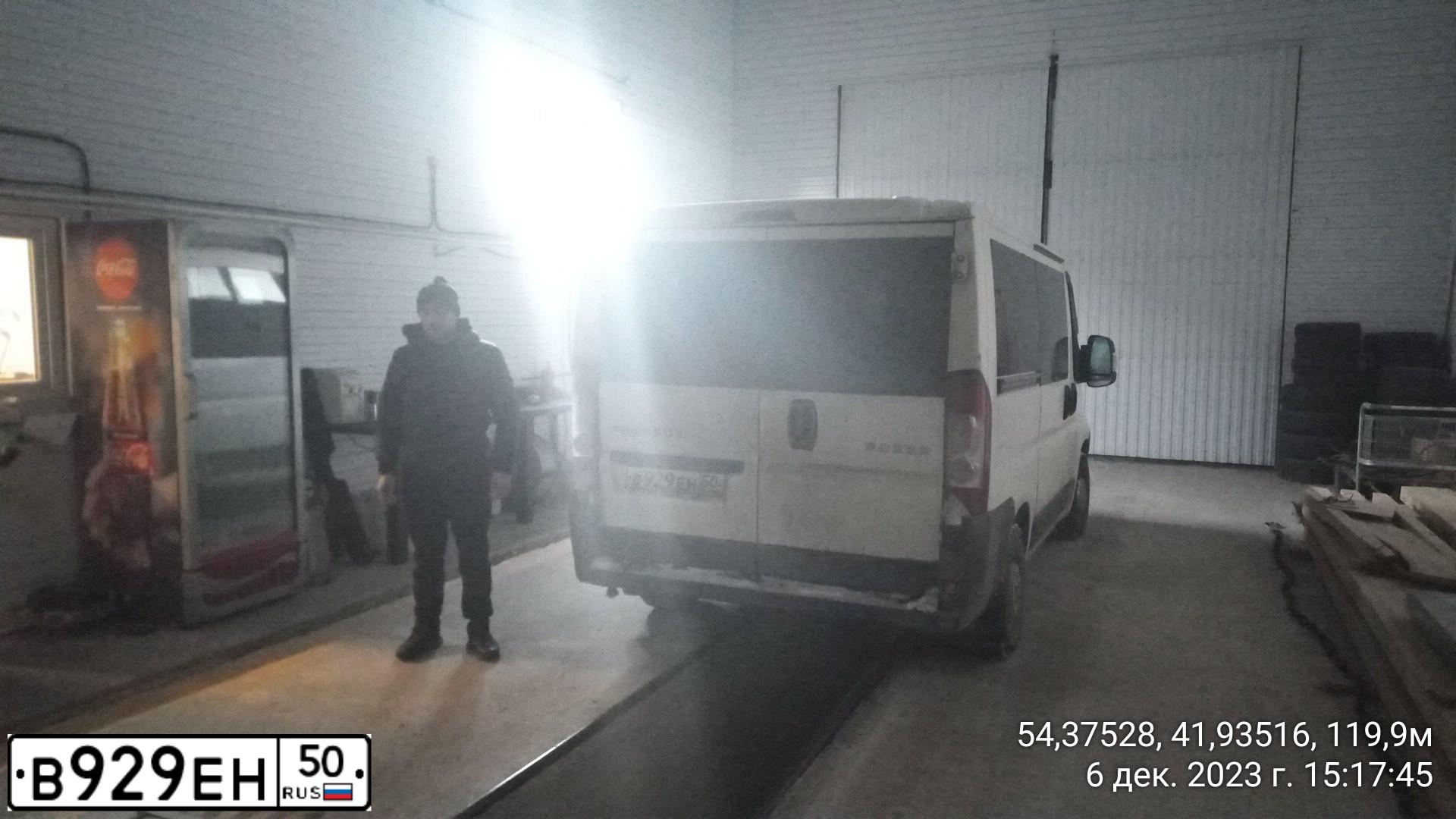 Фото автомобиля PEUGEOT BOXER, 2013 — госномер К374УА62. Цвет: Белый