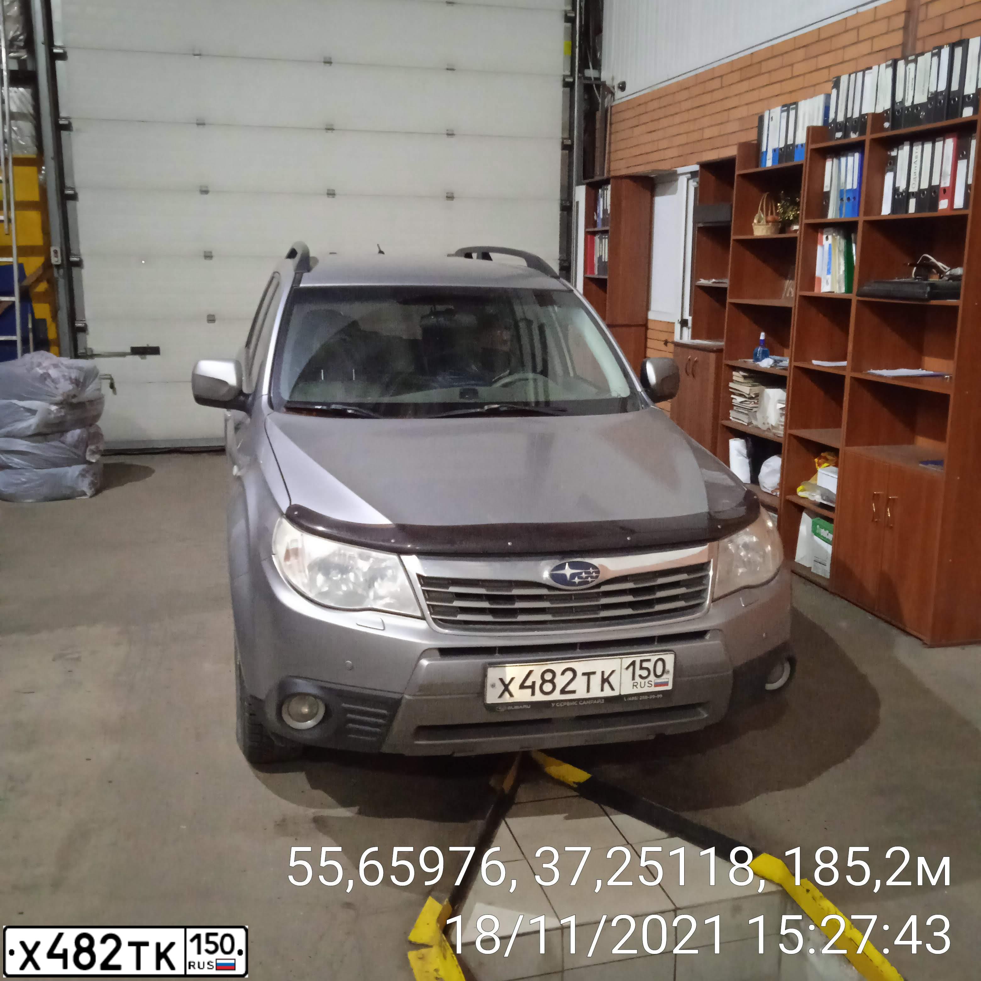 Фото автомобиля SUBARU FORESTER, 2008 — госномер В166ВЕ977. Цвет: Серебристый
