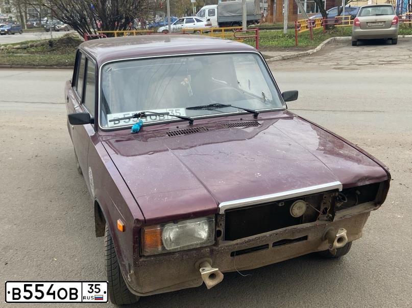 Фото автомобиля LADA 2107, 2011 — госномер В554ОВ35. Цвет: СЕРЕБРИСТО-КРАСНЫЙ