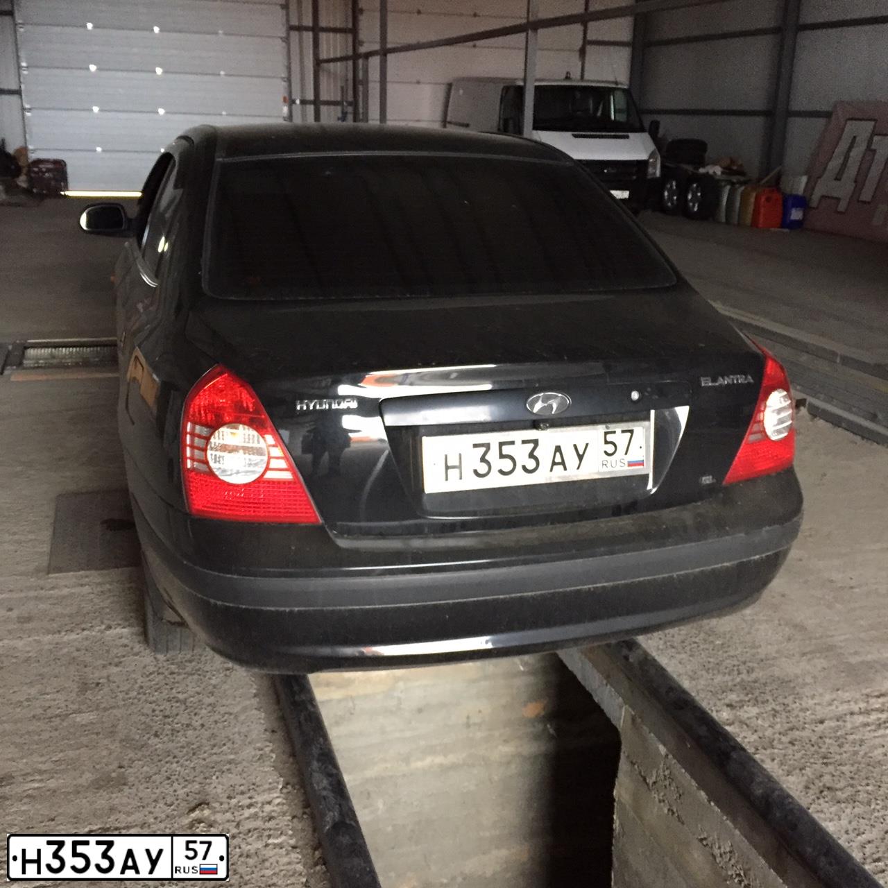 Фото автомобиля HYUNDAI ELANTRA, 2006 — госномер Н353АУ57. Цвет: ЧЕРНЫЙ