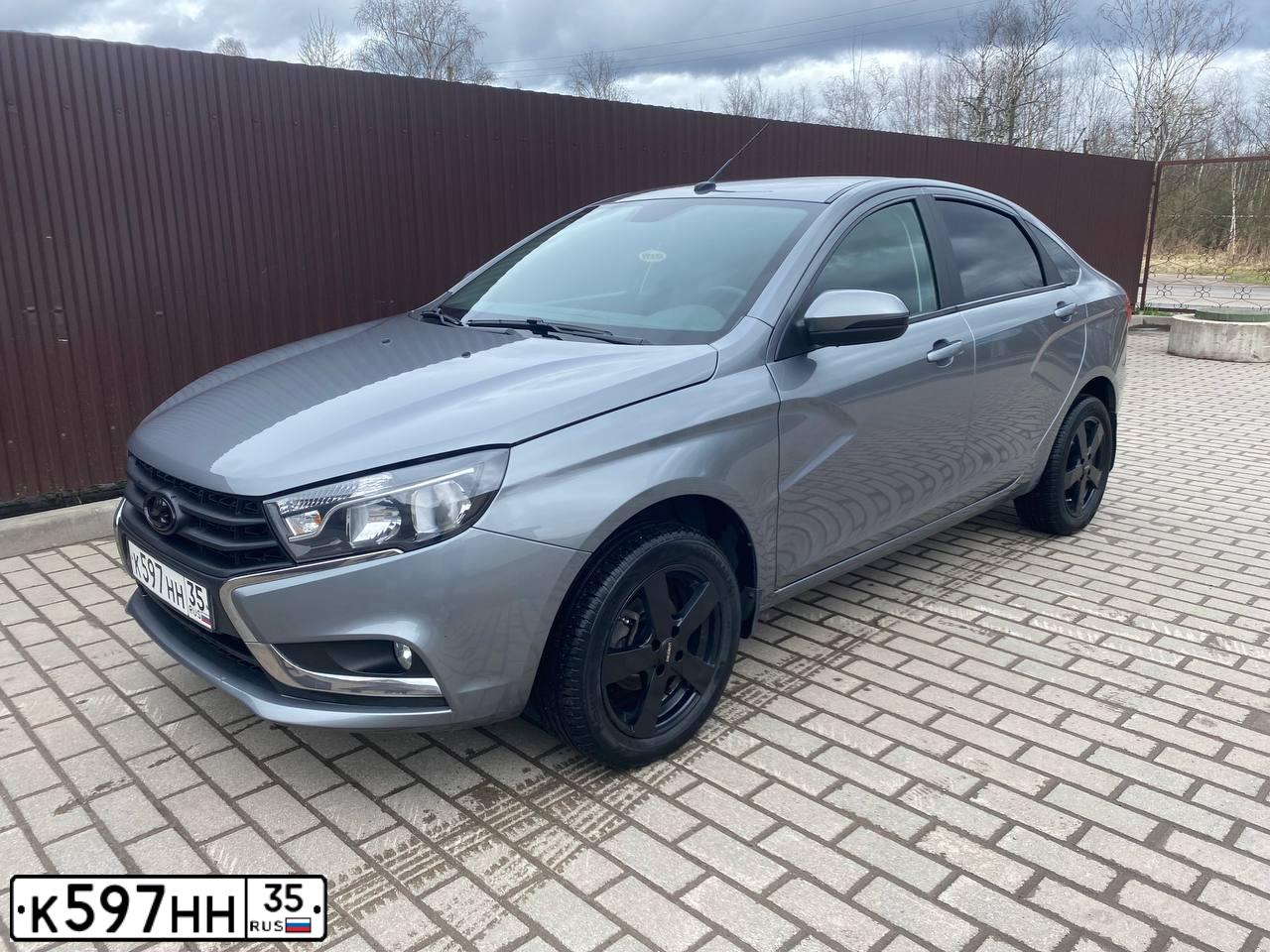 Фото автомобиля LADA VESTA, 2020 — госномер К597НН35. Цвет: СЕРЫЙ