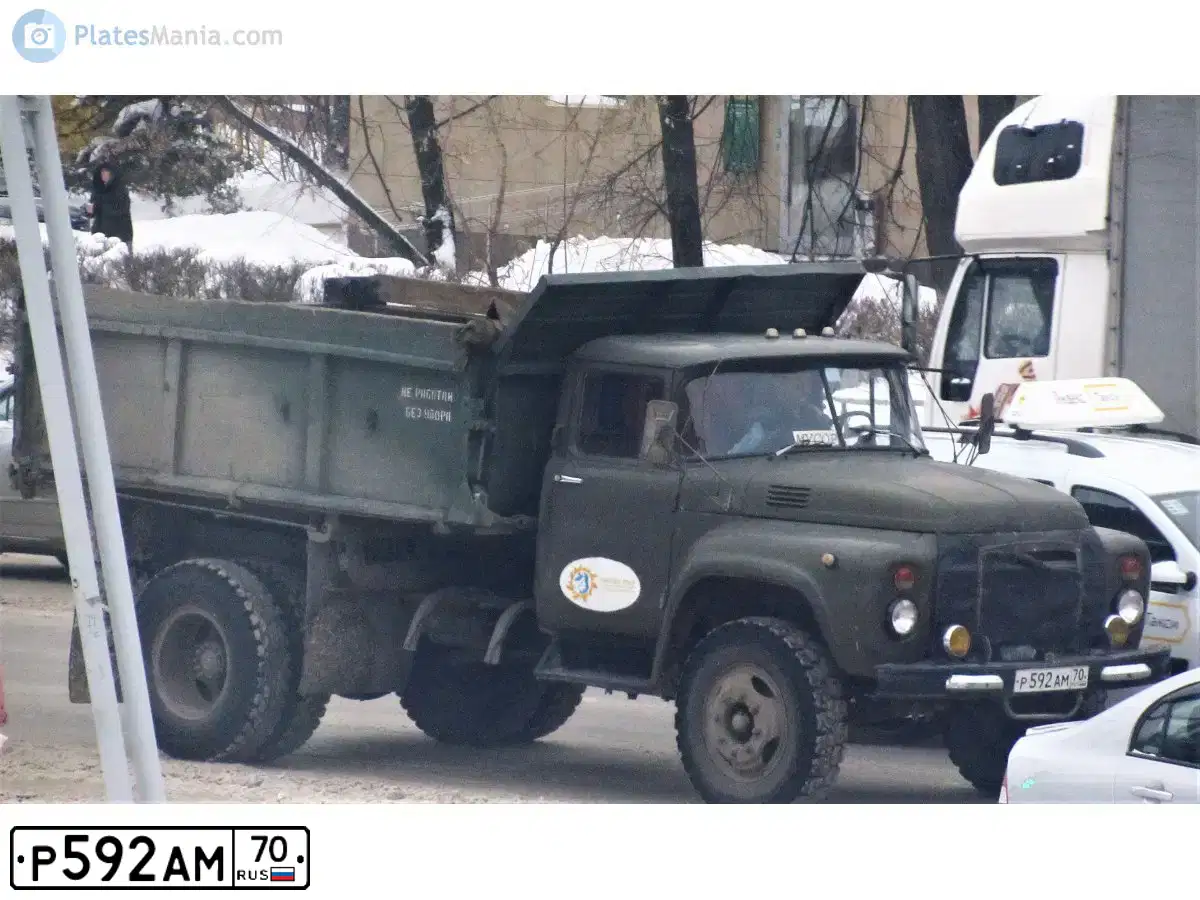 Фото автомобиля ZIL MMZ 554 /6X4/, 1993 — госномер Р592АМ70. Цвет: ЗЕЛЕНЫЙ
