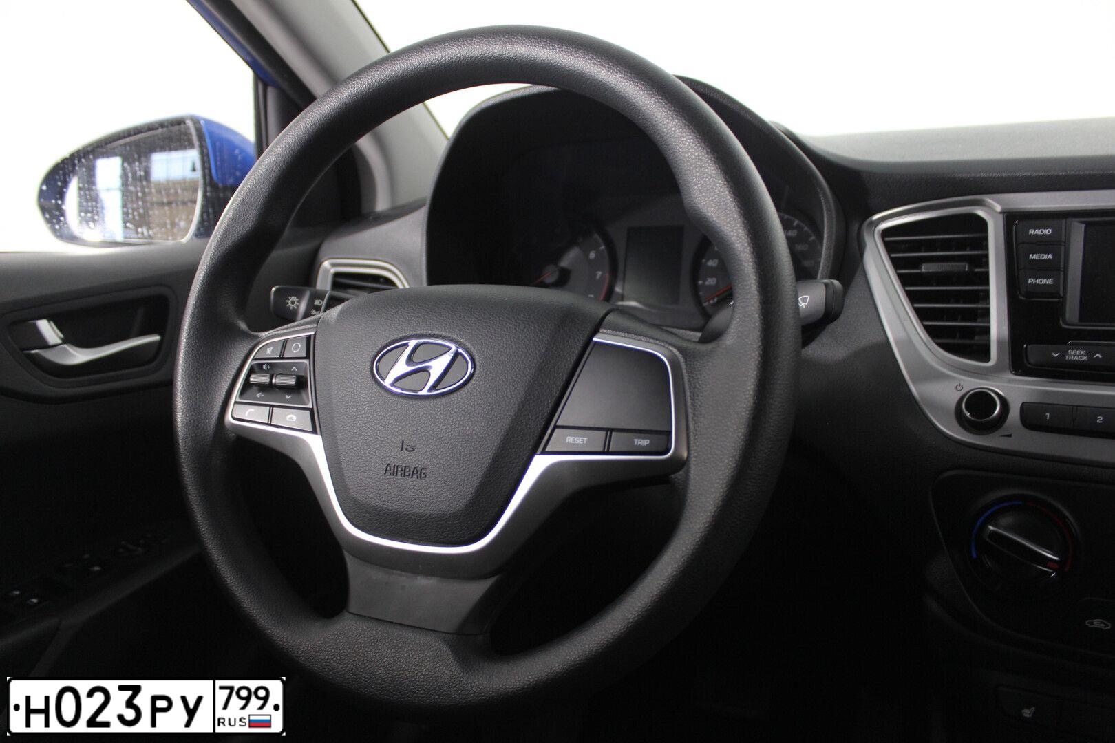Фото автомобиля HYUNDAI SOLARIS, 2020 — госномер М716СО134. Цвет: синий