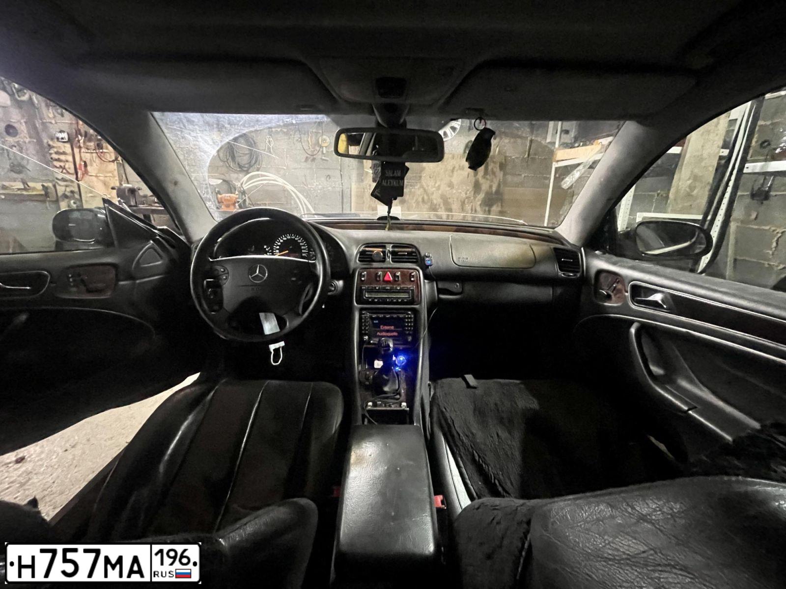 Фото автомобиля MERCEDES CLK-KLASSE, 1999 — госномер Н757МА196. Цвет: ЧЕРНЫЙ