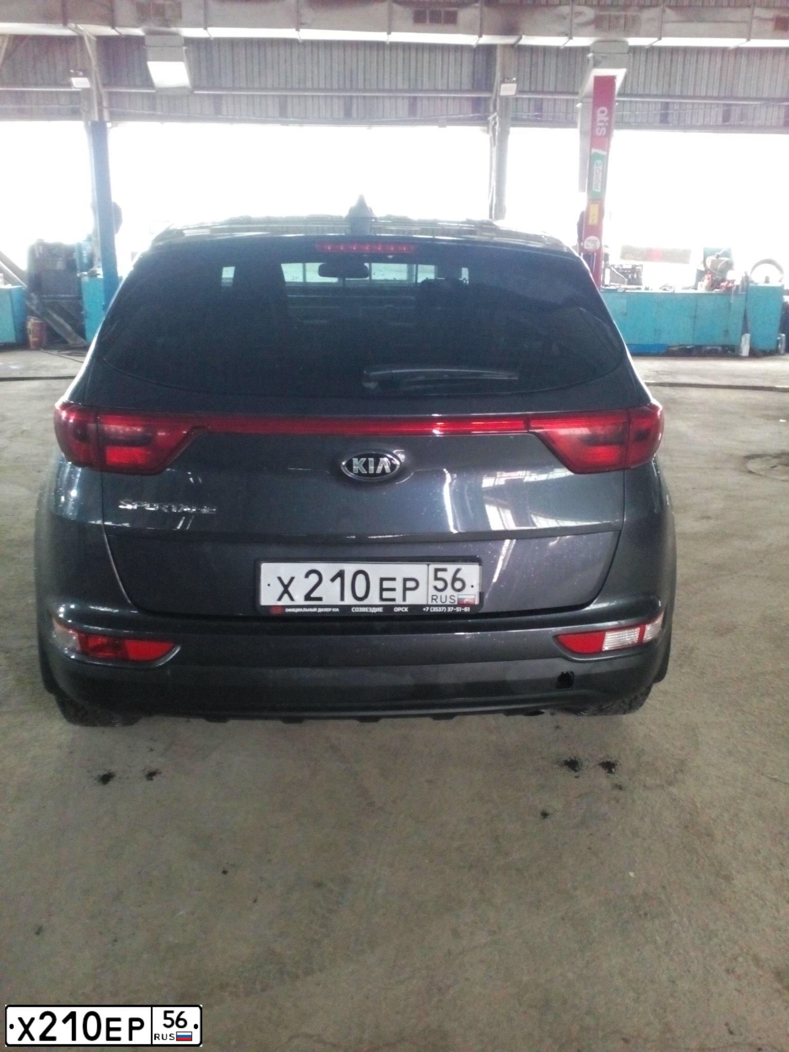 Фото автомобиля KIA SPORTAGE, 2017 — госномер Х210ЕР56. Цвет: Серый