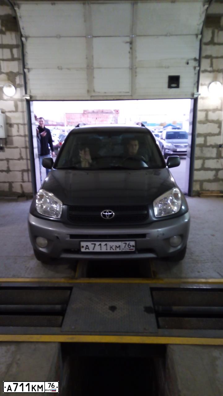 Фото автомобиля TOYOTA RAV4, 2003 — госномер А711КМ76. Цвет: ТЕМНО-СЕРЫЙ