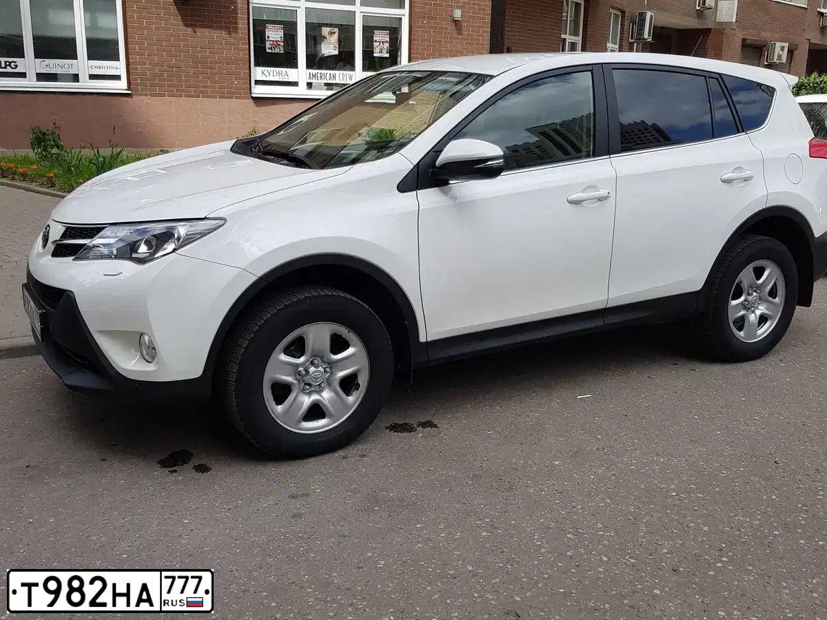 Фото автомобиля TOYOTA RAV4, 2014 — госномер Х859ЕА37. Цвет: Белый