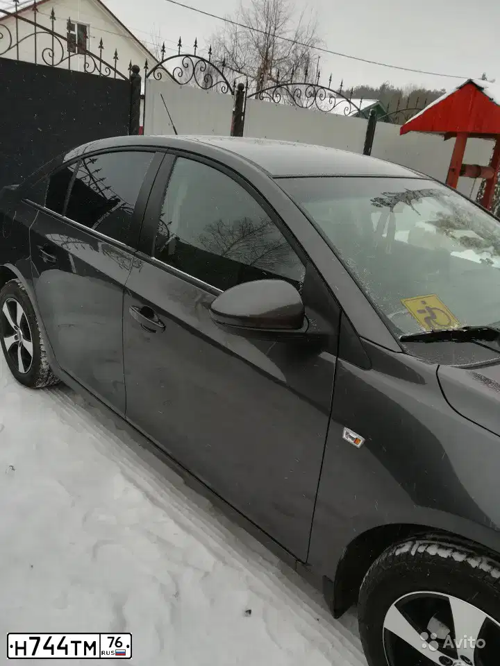 Фото автомобиля CHEVROLET CRUZE, 2011 — госномер О413РА44. Цвет: СЕРЫЙ МЕТАЛЛИК