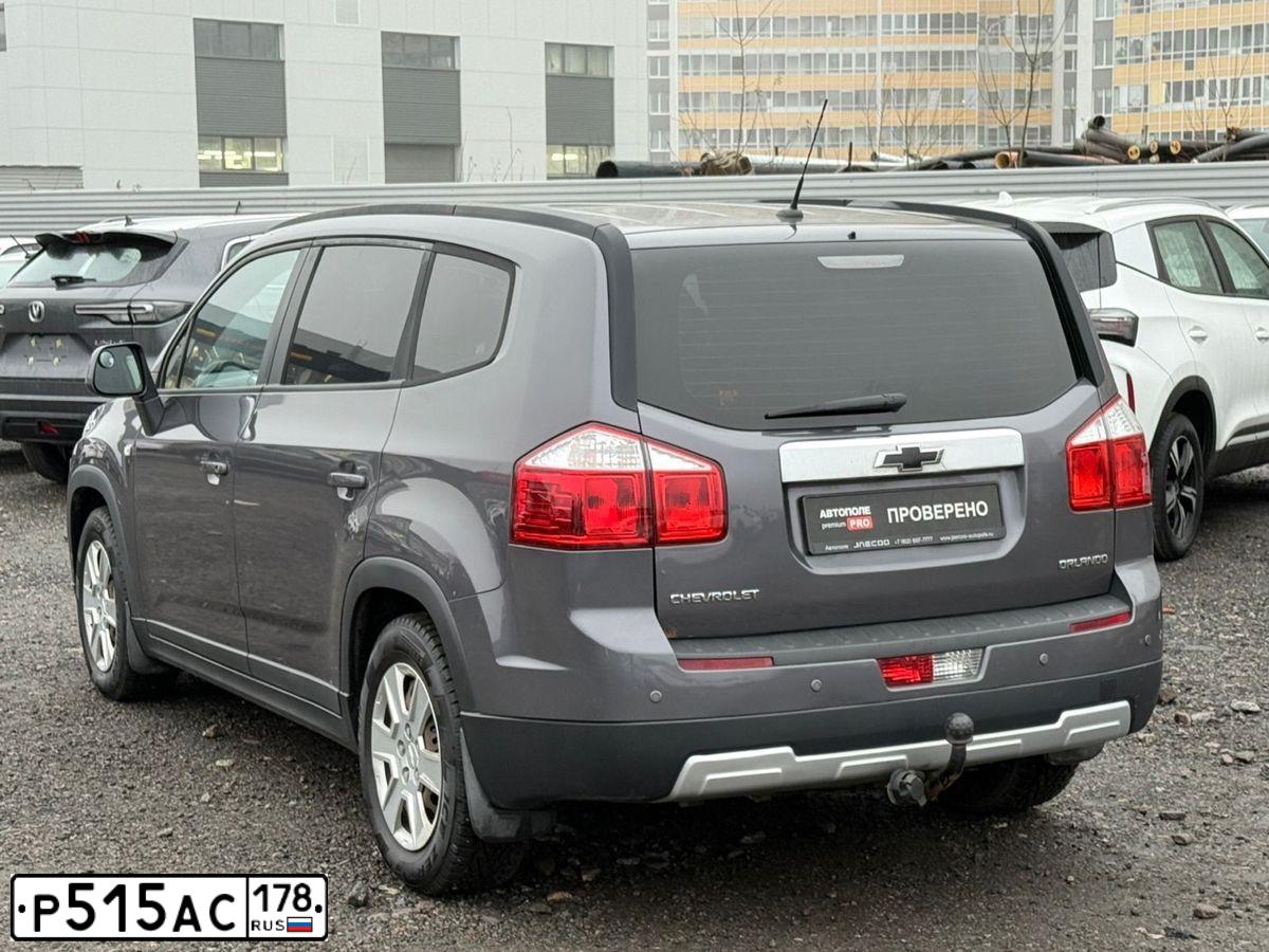 Фото автомобиля CHEVROLET ORLANDO, 2013 — госномер Р515АС178. Цвет: СЕРЫЙ