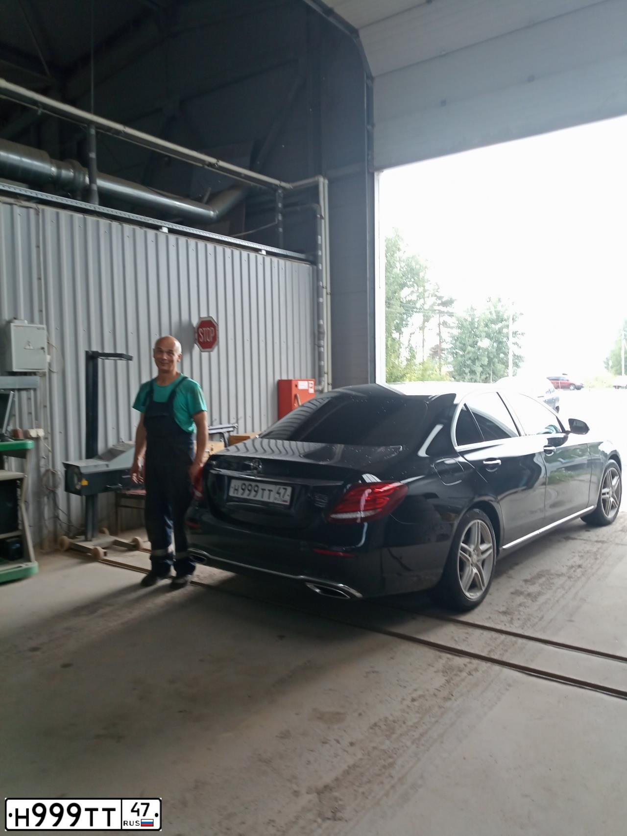 Фото автомобиля MERCEDES E-KLASSE, 2016 — госномер Е079КХ196. Цвет: Черный
