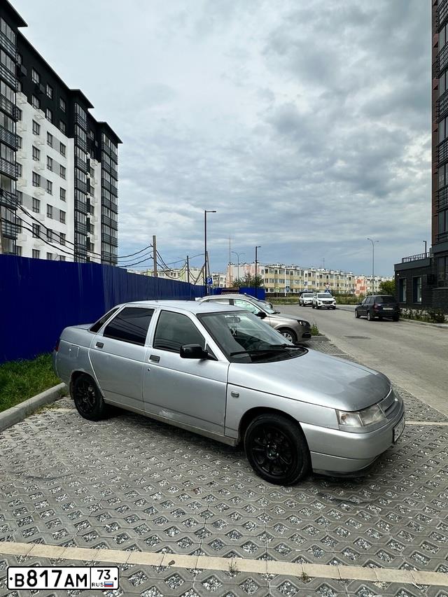Фото автомобиля LADA 2110, 2004 — госномер В817АМ73. Цвет: СВЕТЛО-СЕРЕБРИСТЫЙ МЕТАЛЛ
