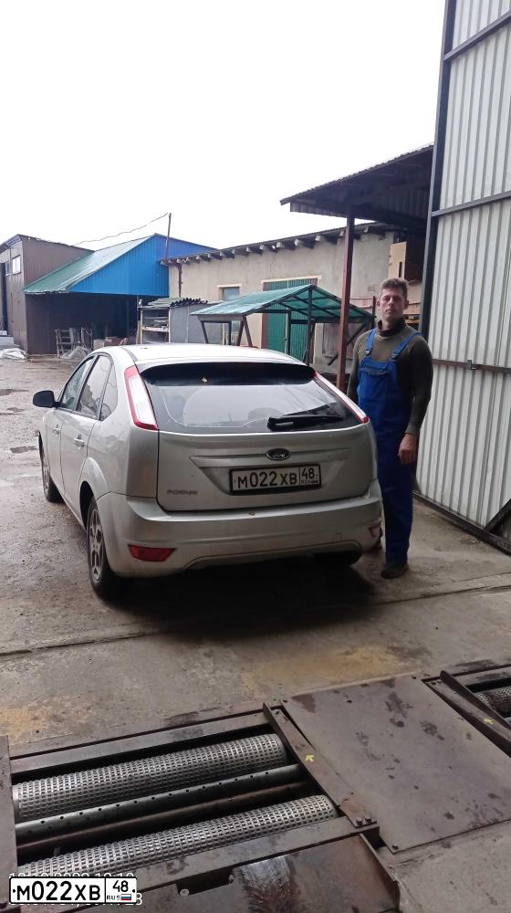 Фото автомобиля FORD D FOCUS, 2010 — госномер М022ХВ48. Цвет: Серебристый