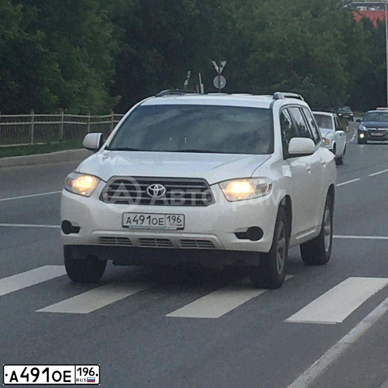 Фото автомобиля TOYOTA HIGHLANDER, 2010 — госномер А491ОЕ196. Цвет: БЕЛЫЙ