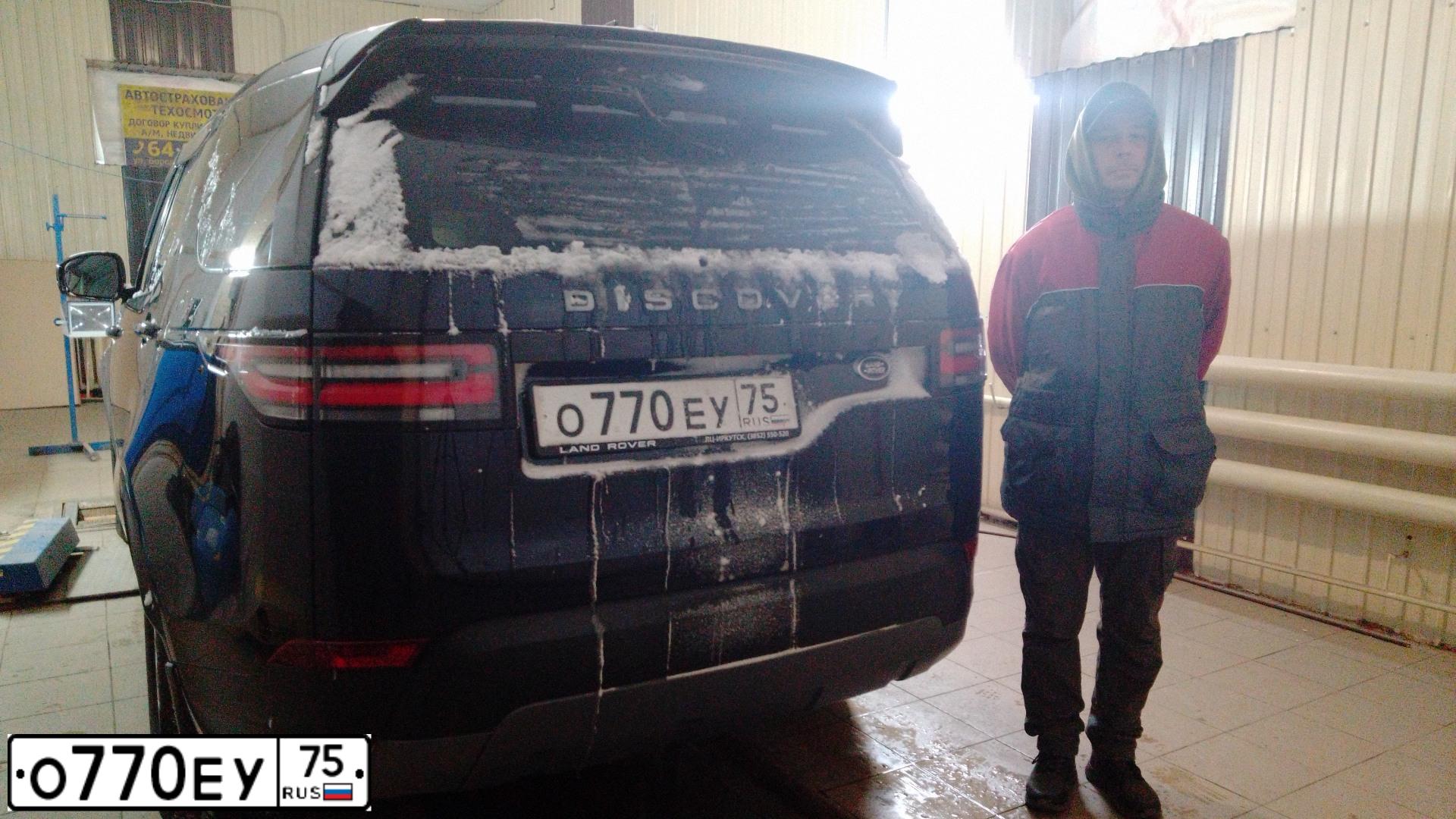 Фото автомобиля LANDROVER DISCOVERY, 2019 — госномер О770ЕУ75. Цвет: ТЕМНО-СИНИЙ