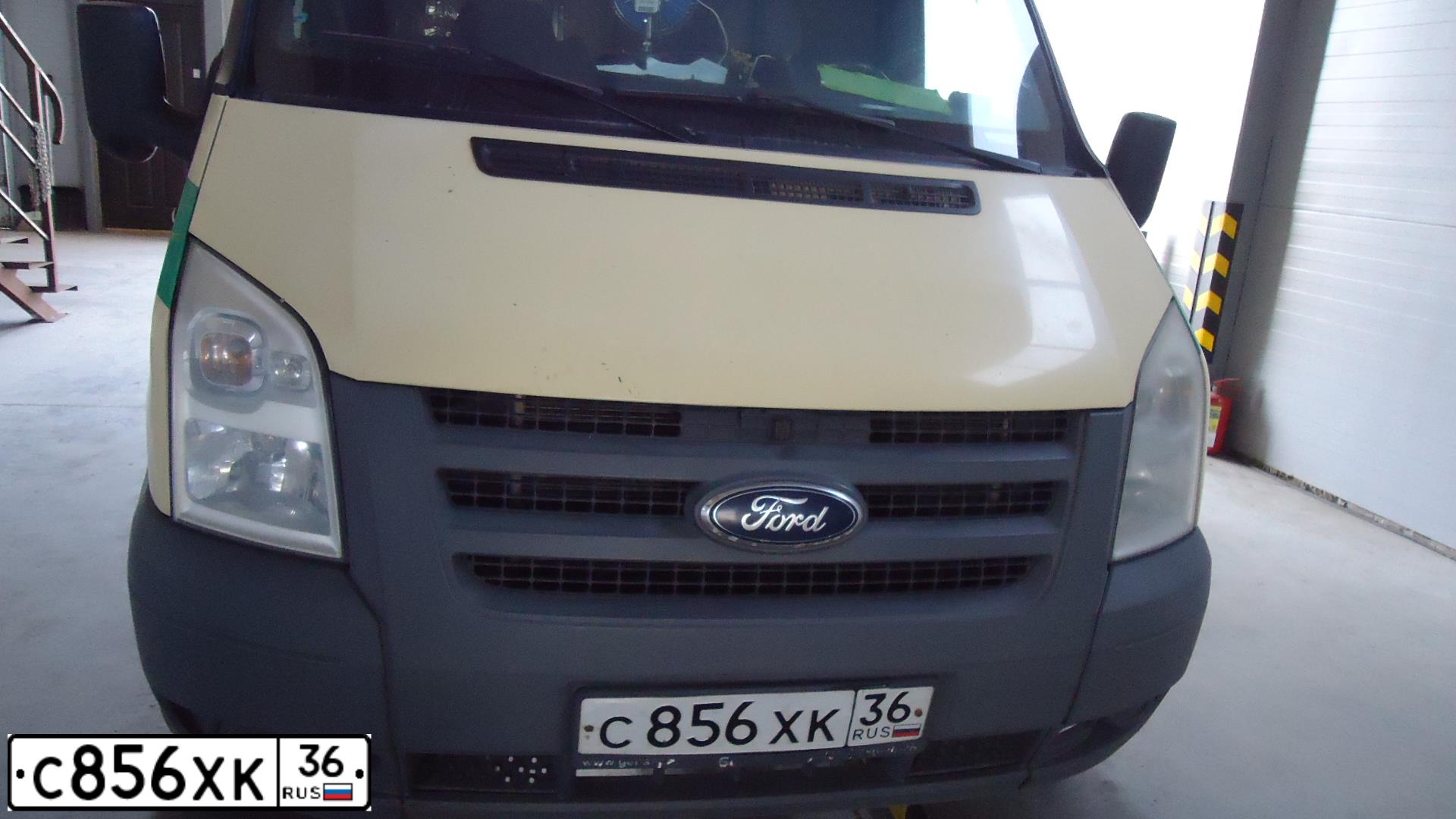 Фото автомобиля FORD TRANSIT, 2011 — госномер Е002ТН57. Цвет: БЕЖЕВЫЙ