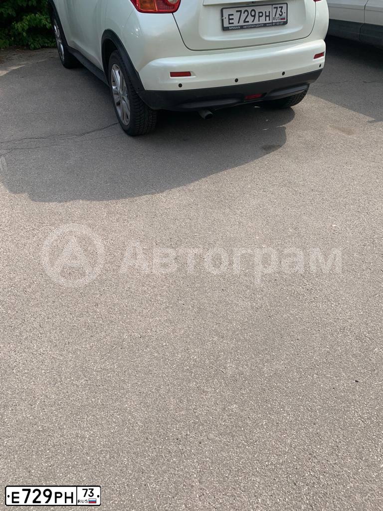 Фото автомобиля NISSAN JUKE, 2011 — госномер А400РТ190. Цвет: БЕЛЫЙ