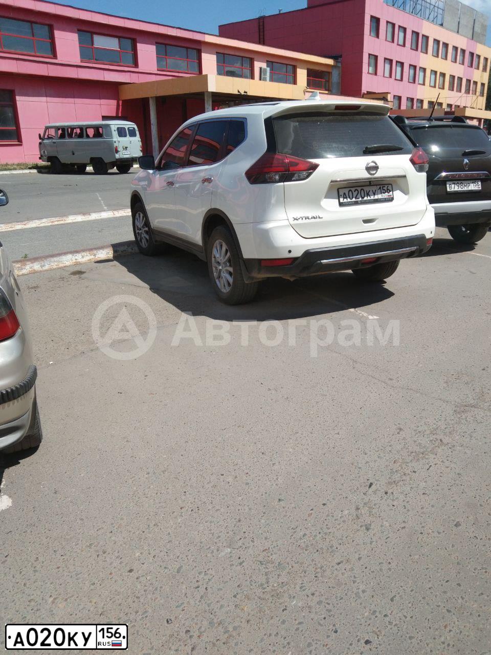 Фото автомобиля NISSAN X-TRAIL, 2020 — госномер А020КУ156. Цвет: Белый